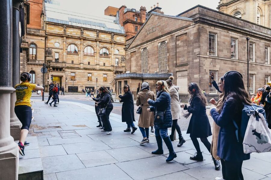 Glasgow: Silent Disco Adventure Tour - Getting comfortable with the headphones and host