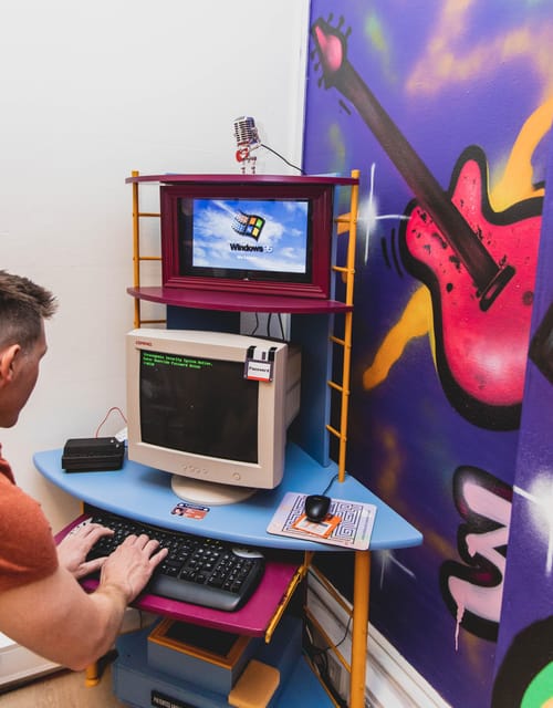 Glasgow: Stuck in the 90s... A Nostalgic Musical Escape Room - A serious puzzle inside a comic story