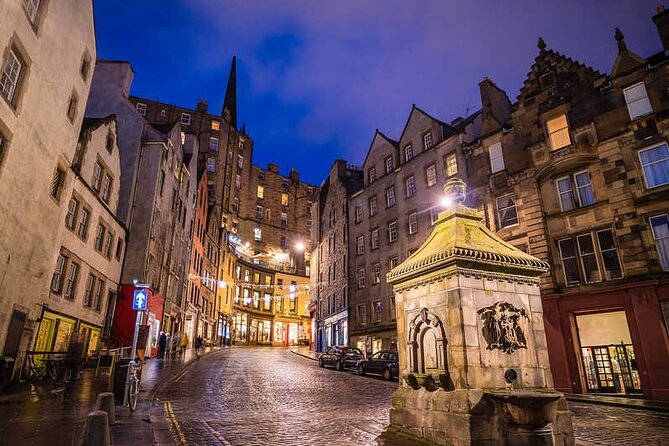 Harry Potter Tour & Edinburgh Castle Visit - The University of Edinburgh and Old Town lanes