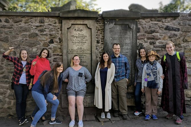 Harry Potter Tour & Edinburgh Castle Visit - Waverley Station and the New Town viewpoint