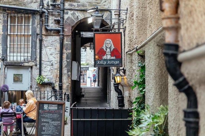 Highlights & Hidden Gems With Locals: Best of Edinburgh Private Tour - Pace, hills, stairs, and weather