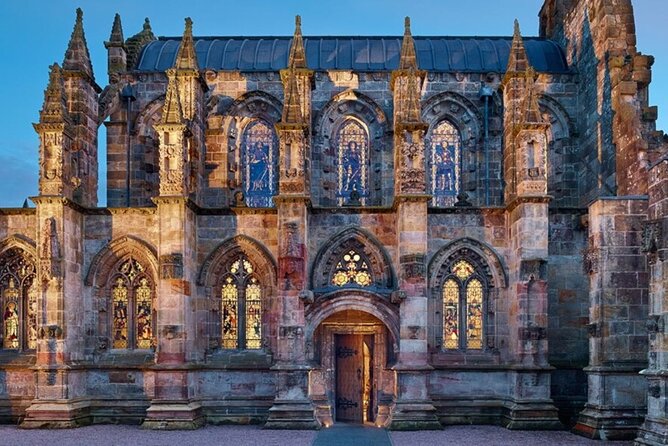 Historic Edinburgh and Rosslyn Chapel Full-Day Private Tour in a Premium Minivan - Old Town closes and Castle Hill bring medieval Edinburgh close