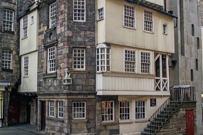 Historic Edinburgh and Rosslyn Chapel Full-Day Private Tour in a Premium Minivan - The guides are the strongest part of the experience