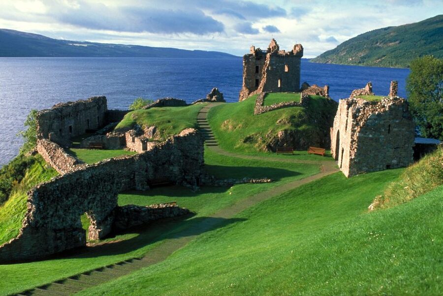 Inverness: Loch Ness Cruise, Castle, and Outlander Tour - Clava Cairns and the stones behind Outlander