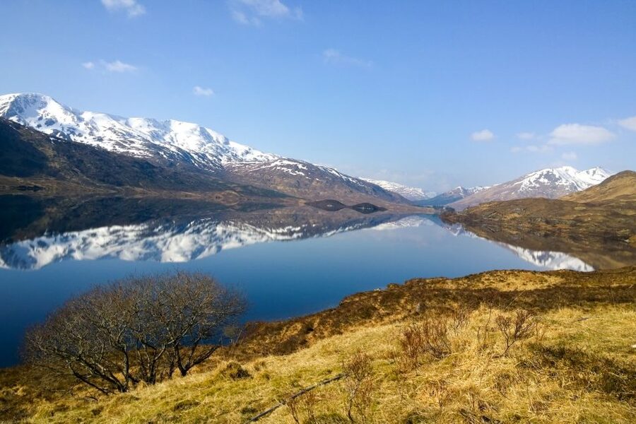 Inverness: Loch Ness, Skye, & Eilean Donan Castle Tour - Kilt Rock, cliffs, and the sea