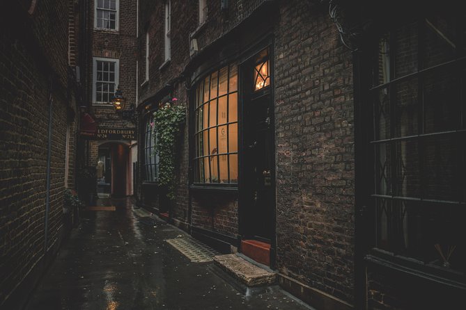 JK Rowling's Harry Potter Walking Tour in Edinburgh - Greyfriars Kirkyard and the Tom Riddle grave
