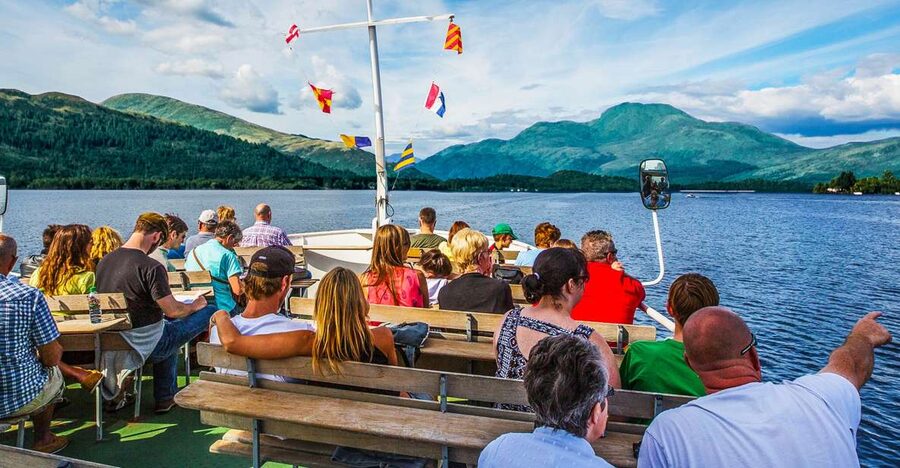 Loch Lomond: Scottish Highlands Sightseeing Cruise - Setting out past the grand estates