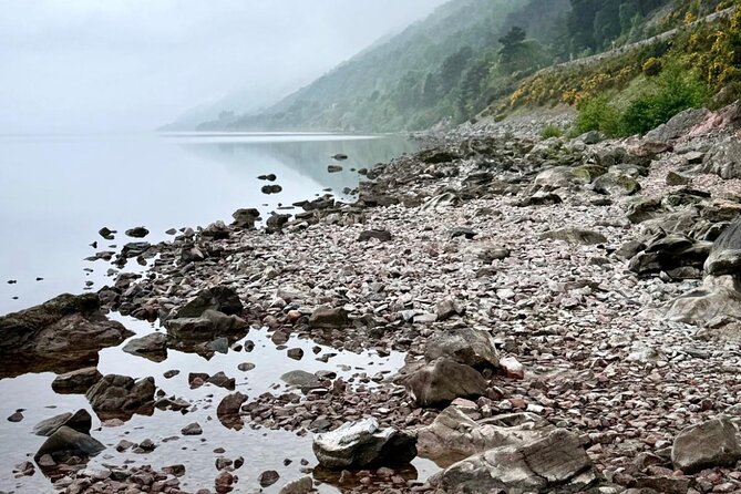 Loch Ness, Culloden, Clava and whisky/gin tour from Inverness. - Loch Ness and Drumnadrochit: a quick look at the famous water