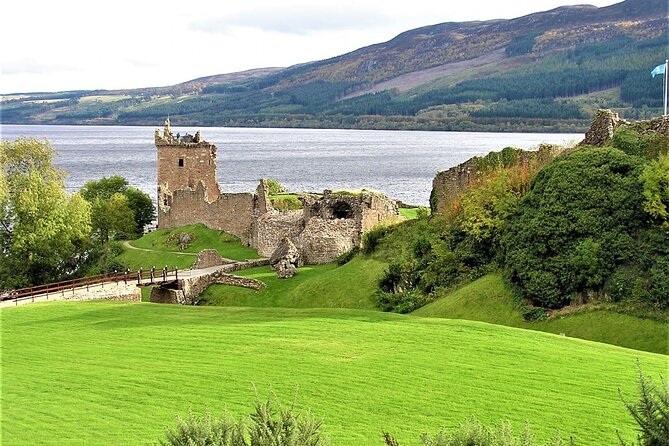 Loch Ness , Heilan Coos ,Great Glen , Fort William and Glencoe - The Commando Monument and Ben Nevis views