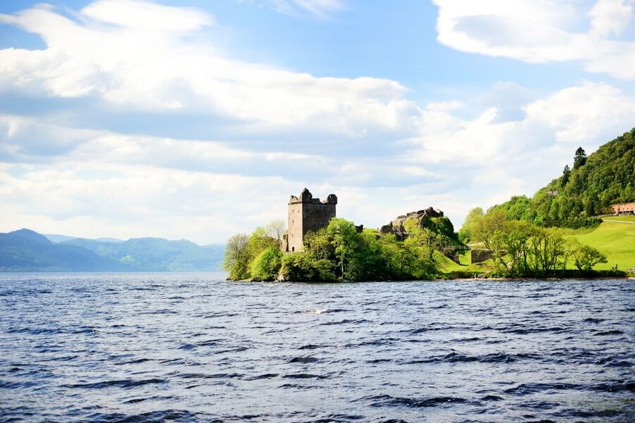 Loch Ness: Urquhart Castle Round-Trip Cruise - The return crossing and onboard refreshments