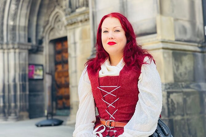 Old Town Walking Tour - Tweeddale Court and Bakehouse Close
