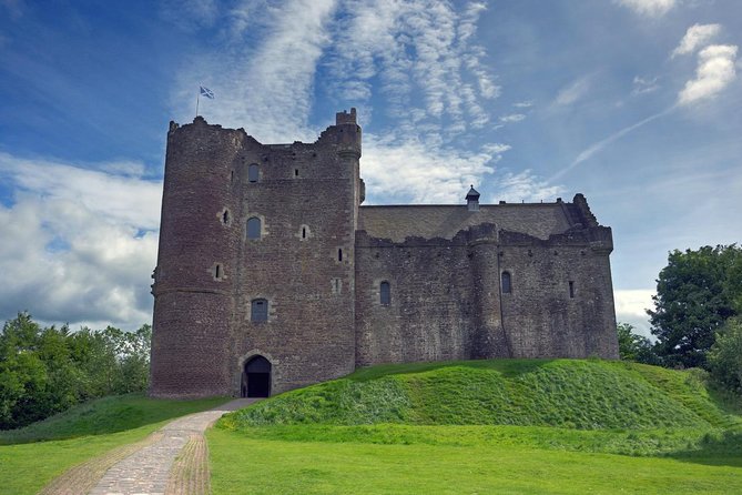 Outlander Day Tour - Falkland, the real-world Inverness