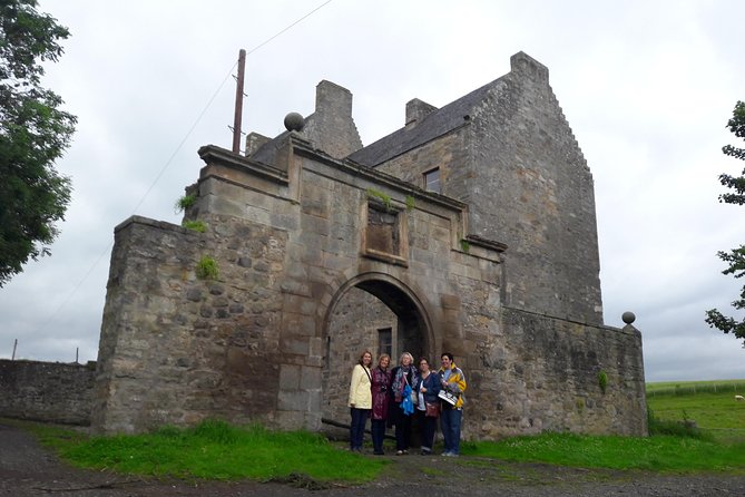 Outlander Day Tour from Glasgow - Meeting your guide at George Square
