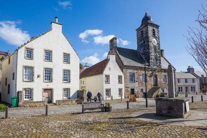 Outlander Film Locations Day Trip from Edinburgh - Transport, group size, and the long-day reality