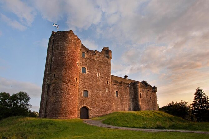 Outlander locations experience, Private Tour in a premium Minivan - Key points at a glance