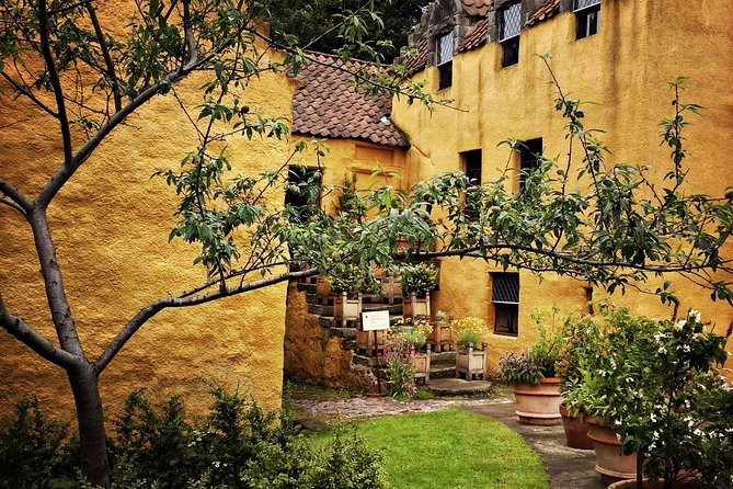 Outlander Odyssey: Outlander Filming Locations Private Day Tour - Culross, the real village behind Crainsmuir