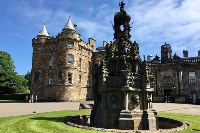 Outlander Walking Tour of Edinburgh's Old Town - John Knox House and the reunion street