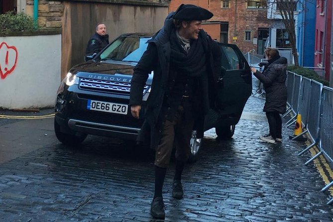 Outlander Walking Tour of Edinburgh's Old Town - Walking toward Holyrood and the Jacobite story