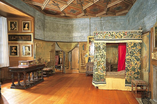 Palace of Holyroodhouse Admission Ticket - Café, toilets, and family arrangements