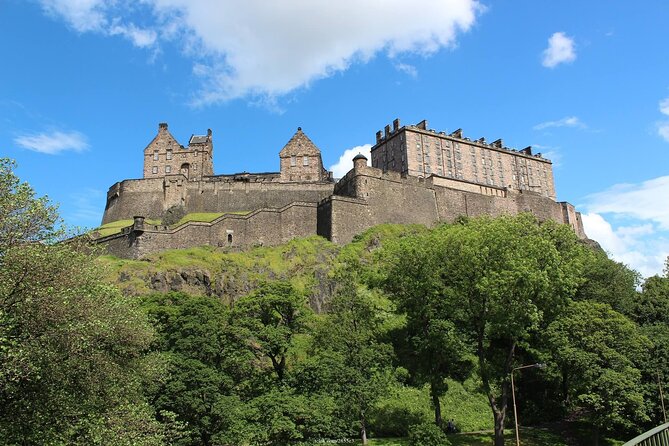 Private 4h Walking Tour in Edinburgh with Edinburgh Castle Tour - John Knox House adds a sharper Old Town edge