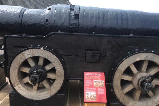 Private Edinburgh Castle Tour - The Scottish National War Memorial