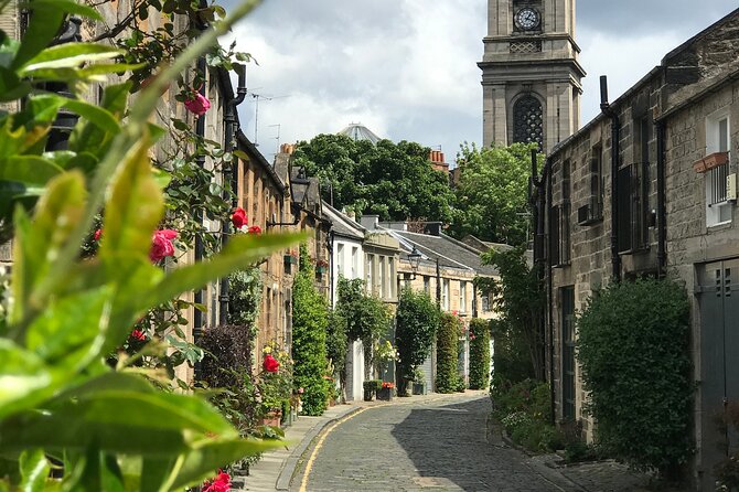 Private Edinburgh City 4-Hour Guided Tour in a black cab LEVC TX - Holyroodhouse and the Scottish Parliament