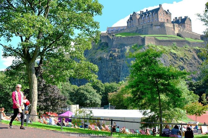 Private Full-Day Walking Tour in Edinburgh with Edinburgh Castle - A Grassmarket lunch with room to choose