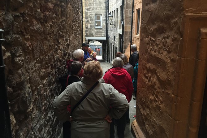 Private Old Edinburgh Tour - Walk in the footsteps of Royals and Rogues! - Greyfriars Kirkyard and the wee dog story