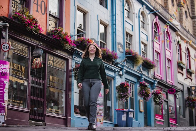 Private Photoshoot in Edinburgh with a Professional Photographer - The Royal Mile: Edinburgh character in every frame