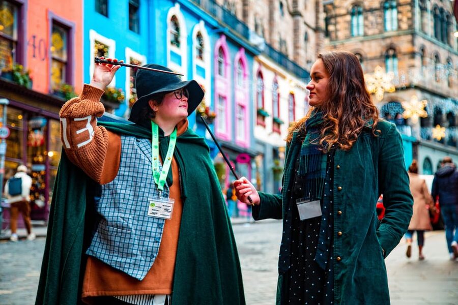 Private tour: discover the city which inspired Harry Potter - Meeting Your Guide in Parliament Square