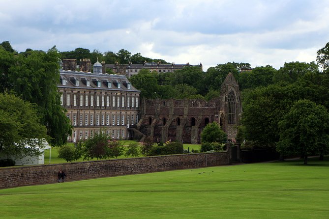 Private Walking Tour: Edinburgh Highlights, including entry to Edinburgh Castle - Royal Mile closes and St Giles’ Cathedral