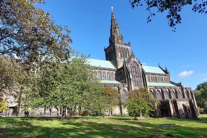 Privately Guided Day Tour of Glasgow in Luxury Minivan - The West End and the University of Glasgow