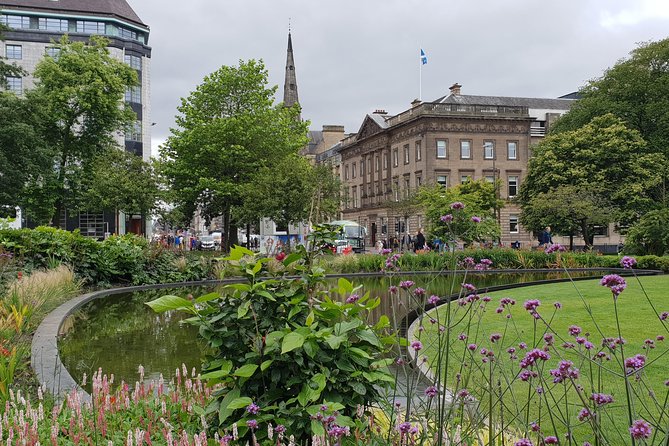Public guided tour of Edinburgh at a minimum price - in French - St Giles Cathedral and the Royal Mile