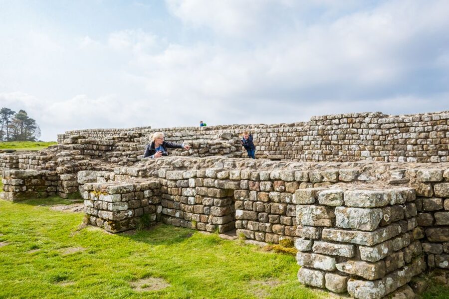 Rosslyn Chapel and Hadrian's Wall Small Group Day Tour - Transport, group size, and the long-day tradeoff