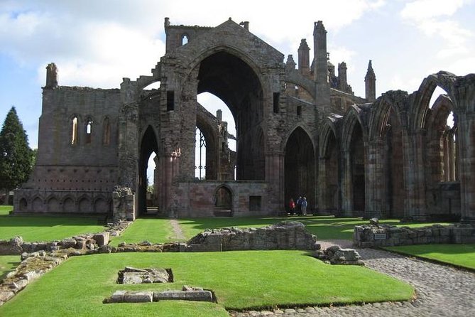 Rosslyn Chapel and Scottish Borders Small-Group Day Tour from Edinburgh - Rosslyn Chapel and the pull of its carved mysteries