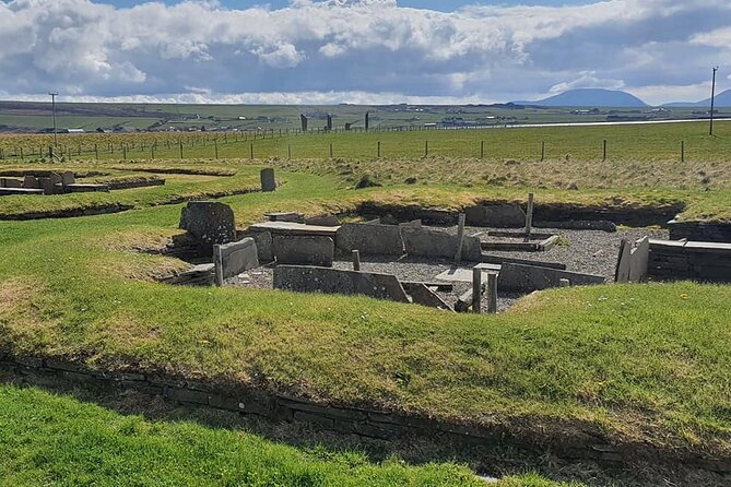 Scapa Tours - Yesnaby Cliffs and the walk to Yesnaby Castle
