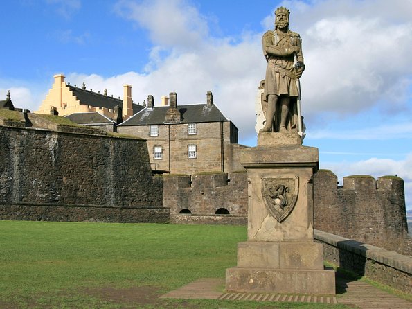 Stirling Castle and Whisky Very Small Group Tour from Edinburgh - Meeting in Edinburgh at 8:30 a.m.