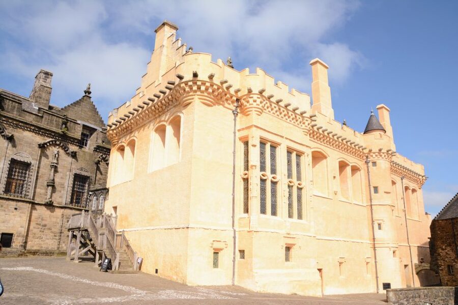 Stirling Castle: Skip-the-Line Guided Tour in Spanish - The Esplanade Sets the Scene Before You Enter