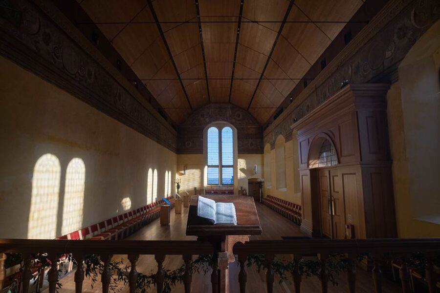 Stirling Castle: Skip-the-Line Guided Tour in Spanish - Mary Queen of Scots Adds a Personal Story