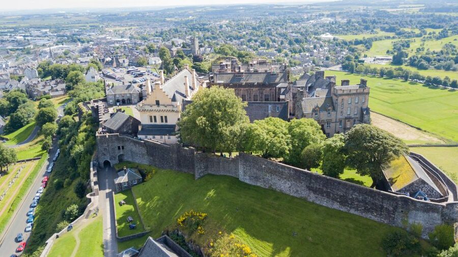 Stirling Castle: Skip-the-Line Guided Tour in Spanish - John Damian Supplies the Castle’s Oddest Tale