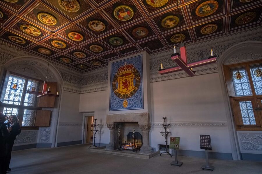 Stirling Castle: Skip-the-Line Guided Tour in Spanish - King Arthur and the Knights of the Round Table