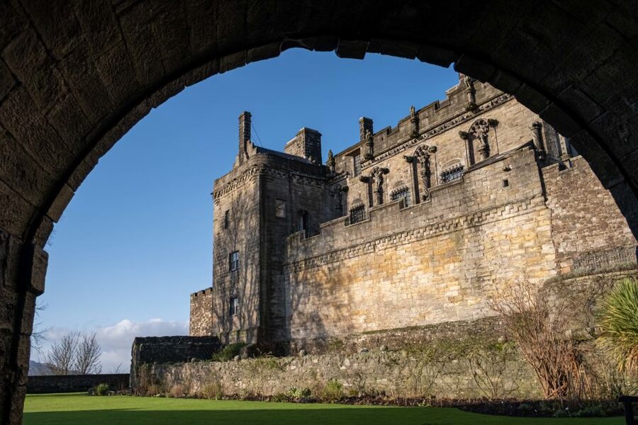 Stirling Castle: Skip-the-Line Guided Tour in Spanish - The Royal Palace Shows Scotland’s Renaissance Ambitions