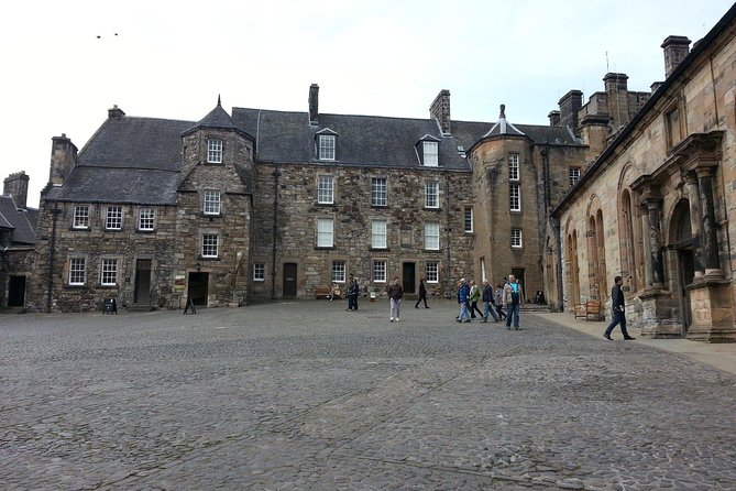 Stirling Castle, Trossachs, Loch Lomond and Whisky Tour - Lunch at the historic Drovers Inn