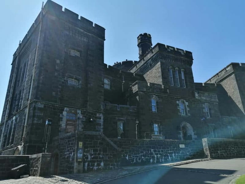 Stirling: Daily Guided Walking Tour (11am & 2pm) - Stirling Highland Hotel and the climb through the Old Town