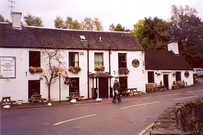Stirling, Highlands & Distillery in Spanish - Lunch at the Falls of Dochart