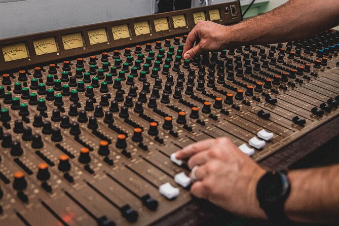 Stuck in the 90s A Nostalgic Music Experience - Entering Blade Heart’s outdated music studio