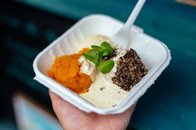 The 10 Tastings of Edinburgh With Locals: Private Food Tour - John Knox House and the food between the facts