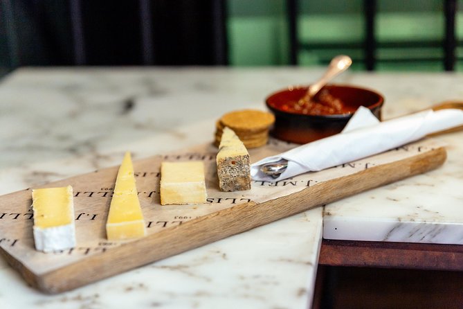 The 10 Tastings of Edinburgh With Locals: Private Food Tour - Guides make or break the three hours