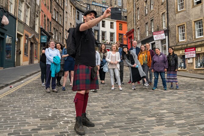 The Mountebank Comedy Walk of Edinburgh - The Royal Mile and Mercat Cross: Edinburgh in a tight opening act