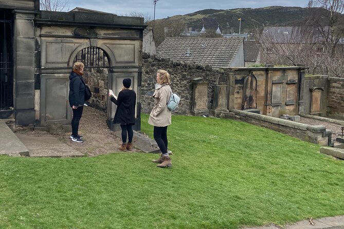 The Pirate's Riddle: An Outdoor Treasure Hunt - A pirate mystery begins at the Nelson Monument